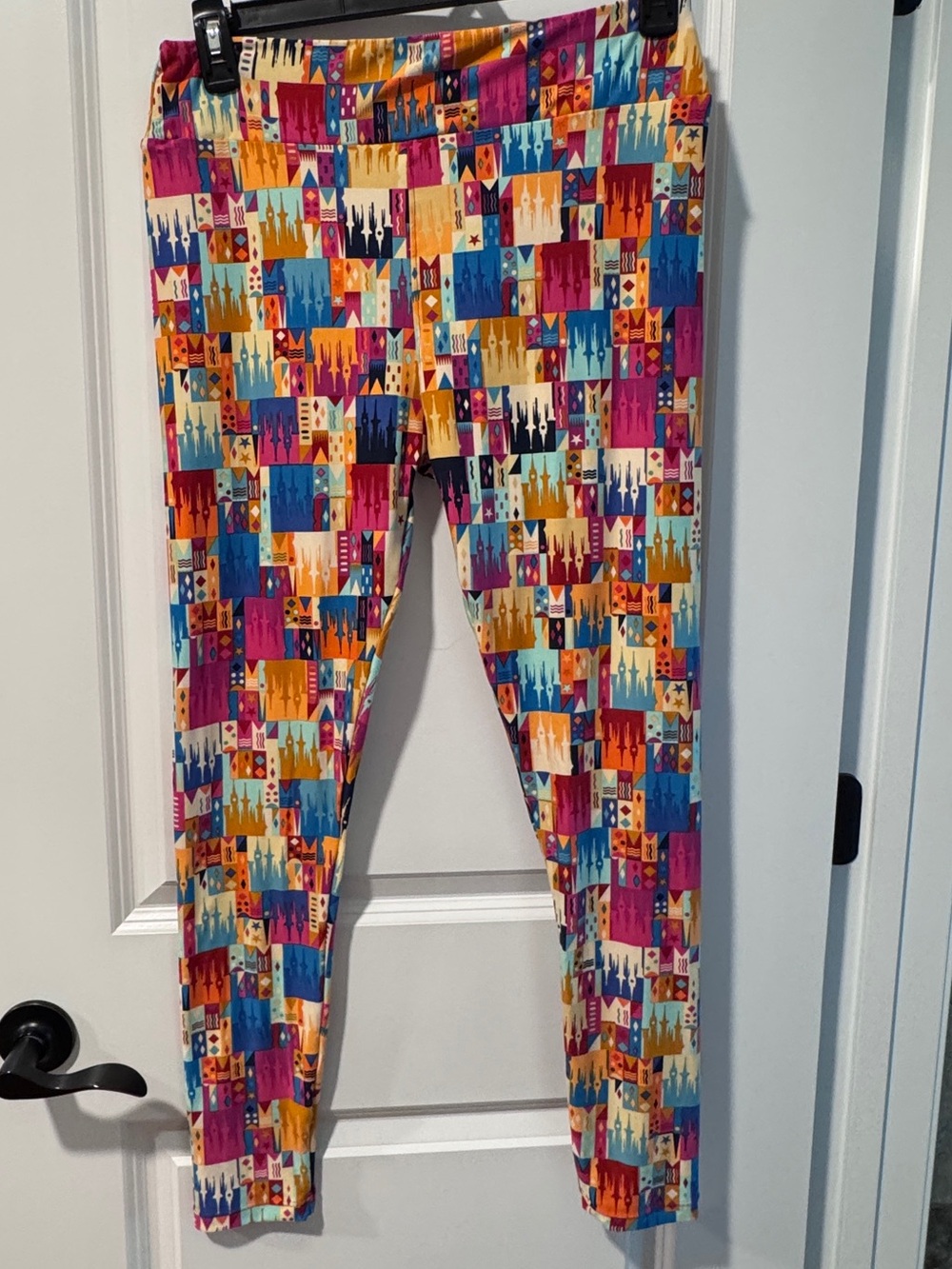 LuLaRoe Tall & Curvy Disney It’s a Small World Print Leggings